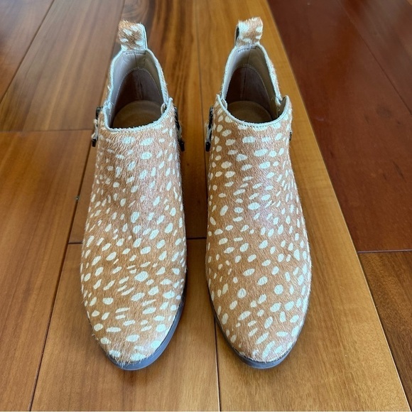NWOT Vionic Leather or Haircalf Deer Print Real Fur Zip Ankle Boots Cecily Tan - Picture 7 of 13